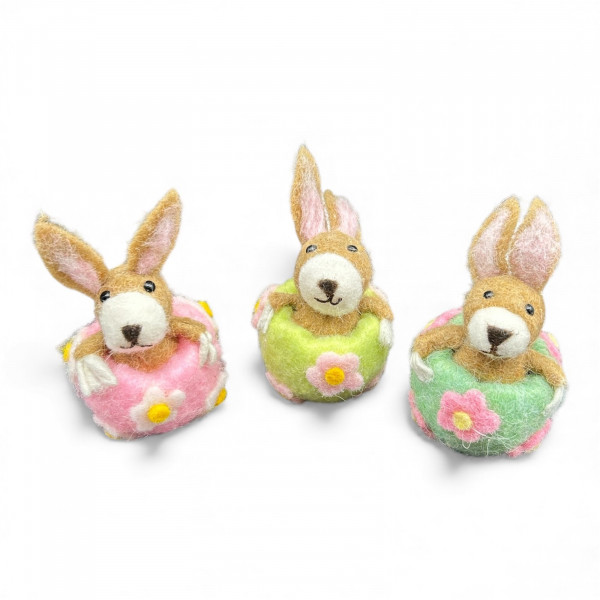 Filz Hase im Ei mit Blüten