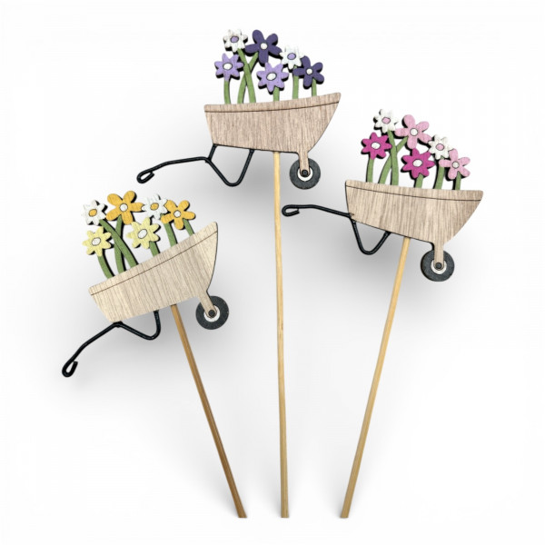 Holz-Karre mit Blumen am Pick