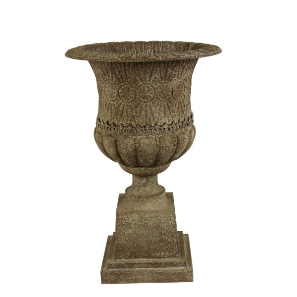 Metall-Pokal auf Podest